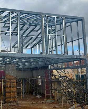 Estrutura metálica de construção ligeira — nova edificação