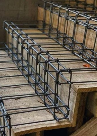 Estrutura de betão armado — armaduras para escadas